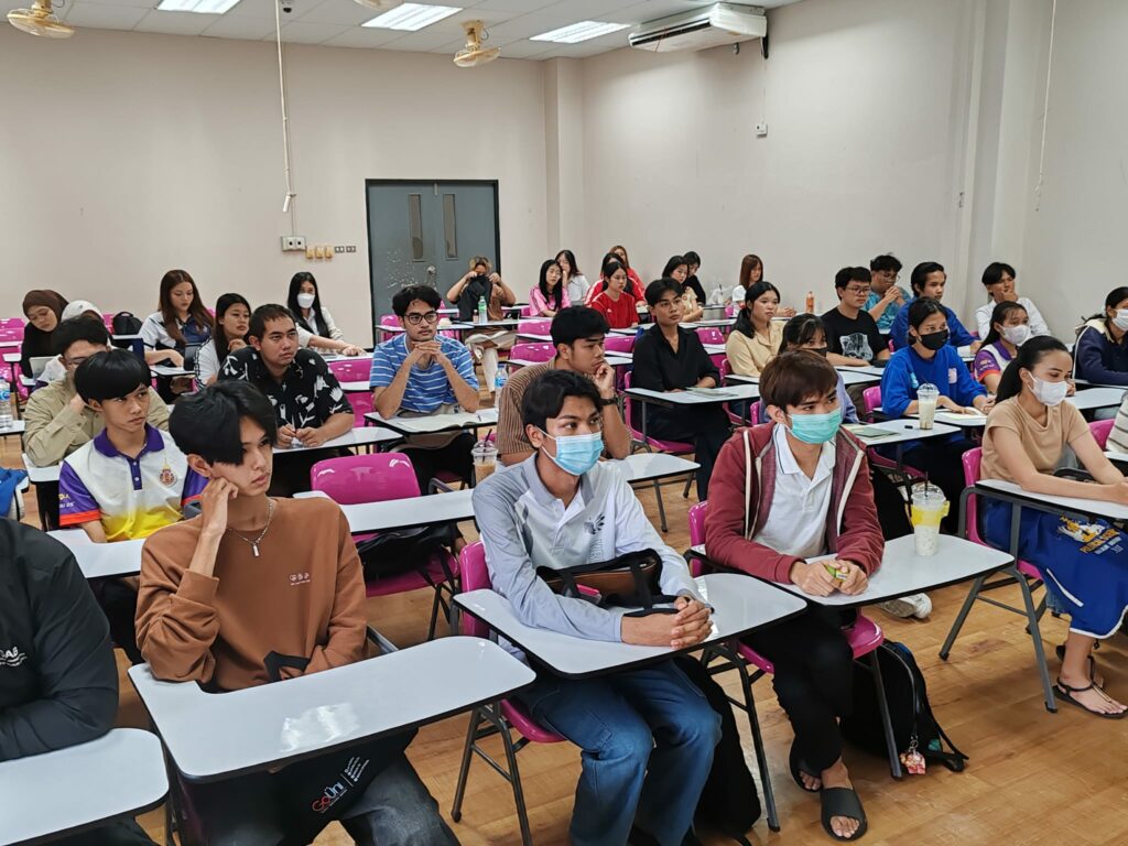 พบนักการทูต
