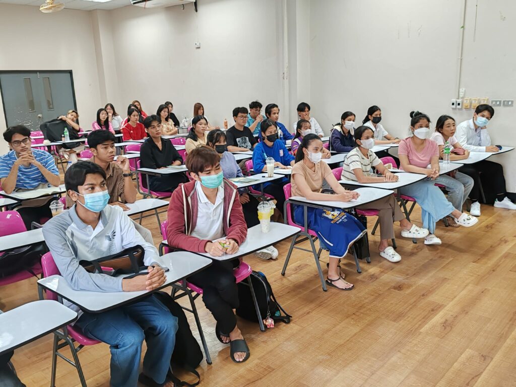 พบนักการทูต