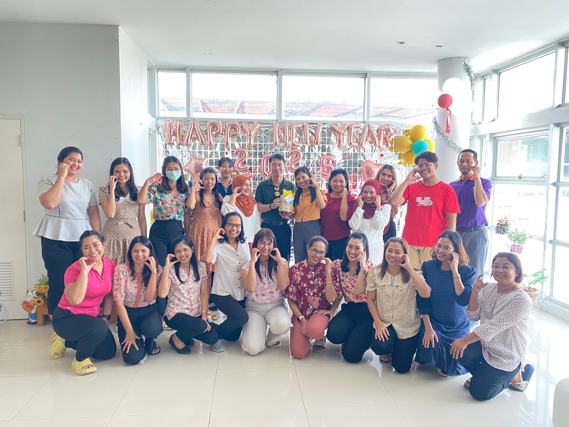 ประมวลภาพกิจกรรมส่งสุข มอบของขวัญให้แก่หน่วยงานสนับสนุนภายในมหาวิทยาลัยวลัยลักษณ์